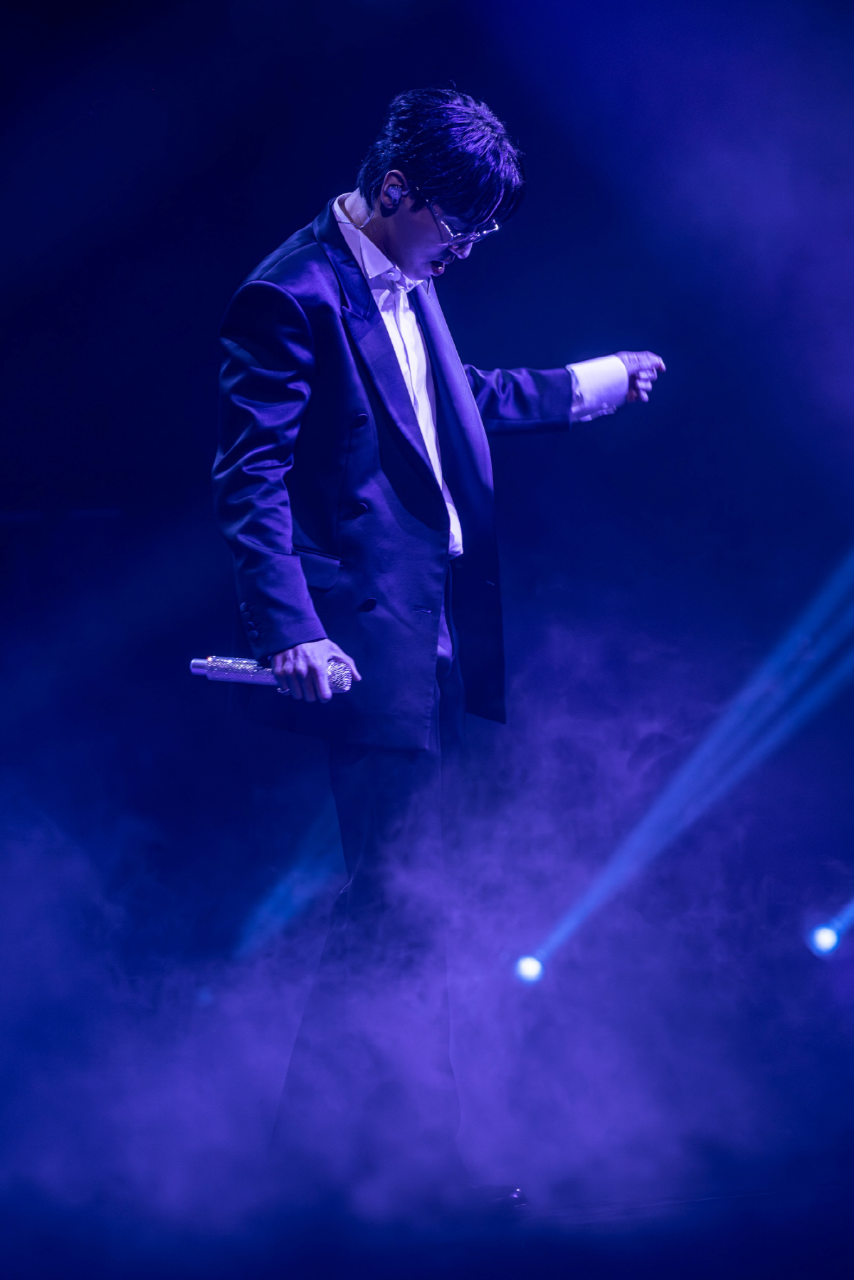 정용화, 솔로 10주년 기념 아시아 투어 성료…내년 1월 씨엔블루 컴백까…