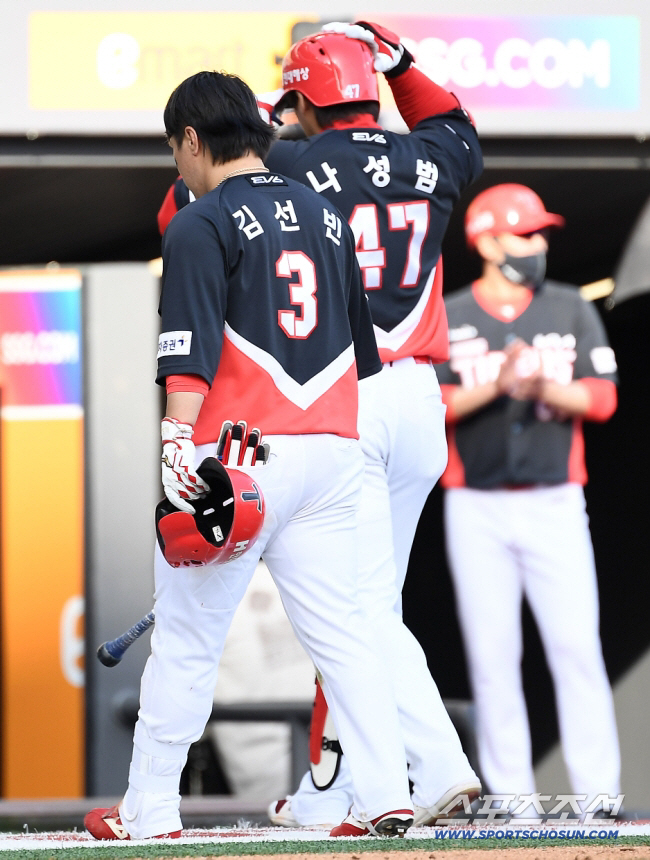 '철밥통' 최형우가 떠났다...'대개편' KIA 타선의 핵심, 나성범-김…