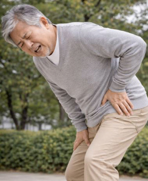 연말연시 과도한 음주, 뼈조직 죽는다?…양반다리 어렵고 계단 못 올라