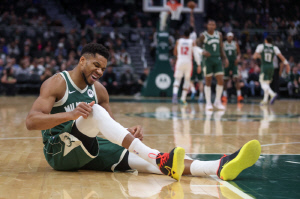 그리스 괴인 조기 복귀. 29득점 폭발, 위력은 여전했다. 밀워키, 시카고 완파