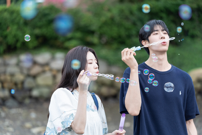 [SC인터뷰] "♥추영우 귀여워, 유머코드 잘 맞아"…'오세이사' 신시아 표 청춘 로맨스(종합)