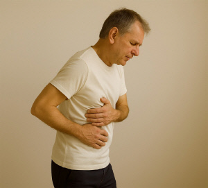 술 마신 후 복부 통증 지속, 숙취가 아니었다…'급성 췌장염' 의심