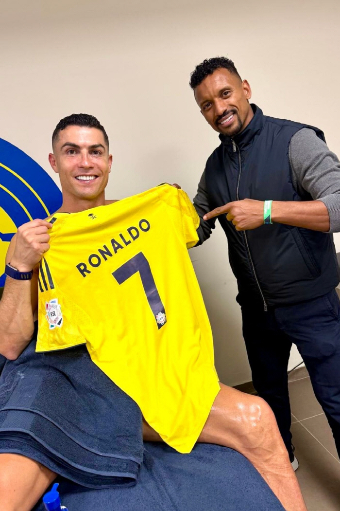 "'하루 6끼' 자기 관리의 神" 호날두, 이번엔 60년 묵은 진기록 썼다 '30세 이후 493골→1000골까지 -44'