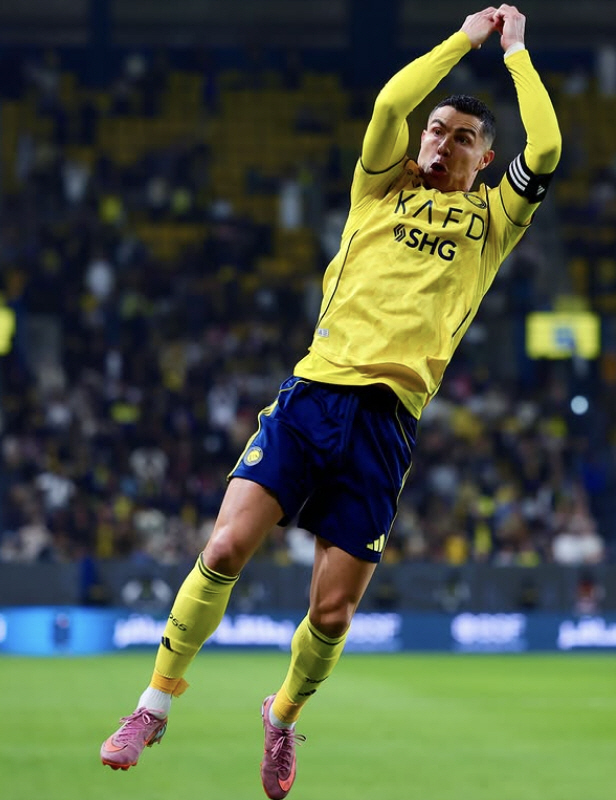 "'하루 6끼' 자기 관리의 神" 호날두, 이번엔 60년 묵은 진기록 썼…