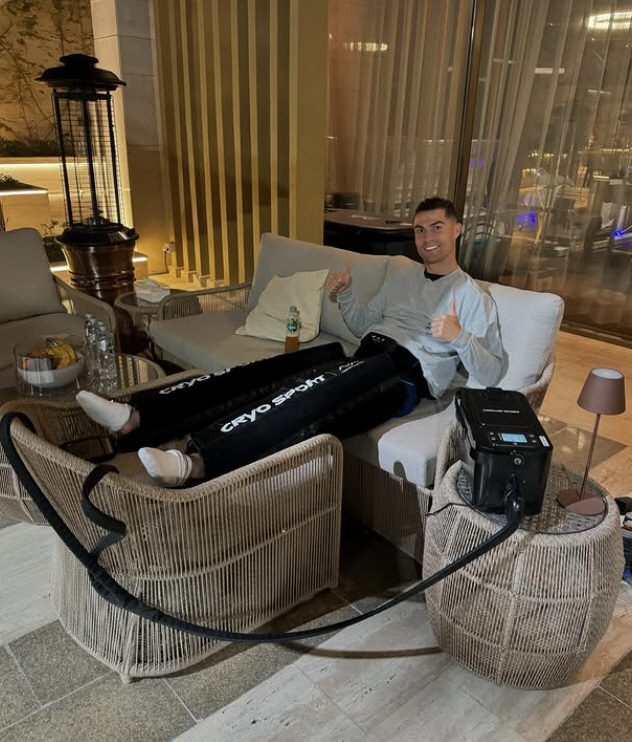 "'하루 6끼' 자기 관리의 神" 호날두, 이번엔 60년 묵은 진기록 썼…