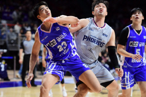 [KBL리뷰]'2차연장 후유증 독하네' LG 완패 목격한 KCC, 현대모비스에 석패…KCC '7연승 뒤 2연패', 현대모비스 KCC전 '시즌 첫승'