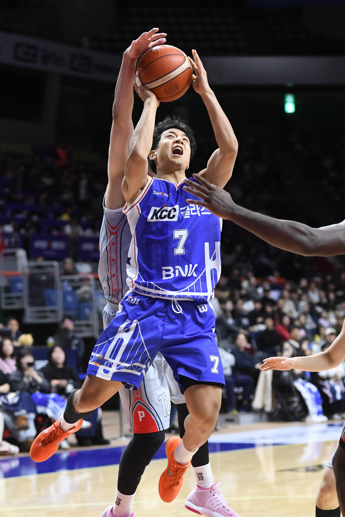 [KBL리뷰]'2차연장 후유증 독하네' LG 완패 목격한 KCC, 현대모…