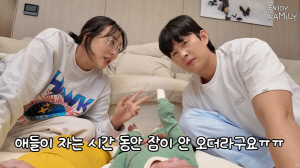 손민수·임라라, 2시간 수면 버티다 '이모님' 투입..밤샘 육아에 SOS ('엔조이커플')