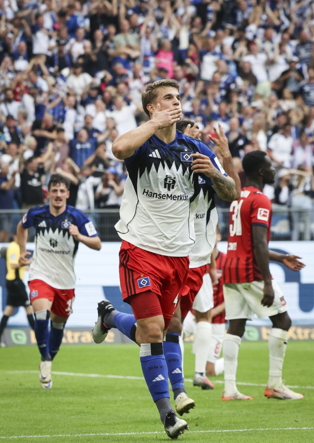 "'인성甲' 손흥민에 배웠나" 양민혁 옆 18살 토트넘 미래, 상대 선수…