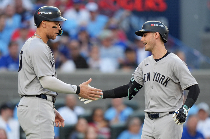 'LAD와 재결합설' 띄우는 보라스, 양키스-메츠-SF 한 팀만 걸려라...벨린저에 2630억↑ 안길까?