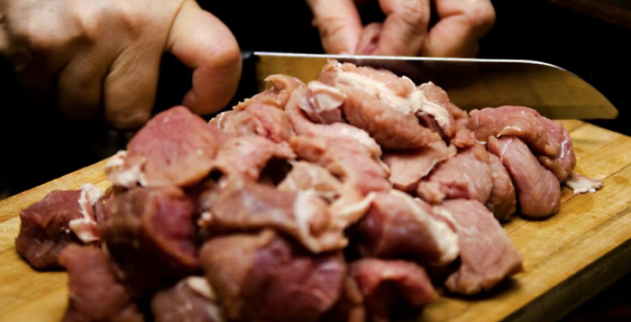 "한국 관광객도 많이 먹었는데…" 감염병 매몰 돼지 수백 마리 판매 '충격'