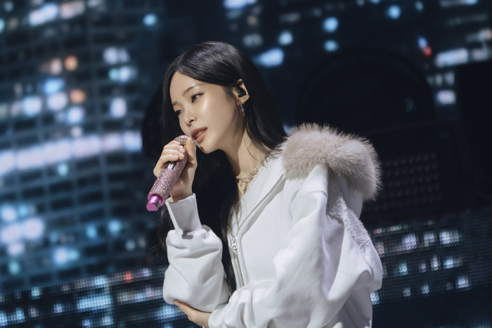 헤이즈, 2년 만의 연말 콘서트 성료…관객들 귀호강 제대로