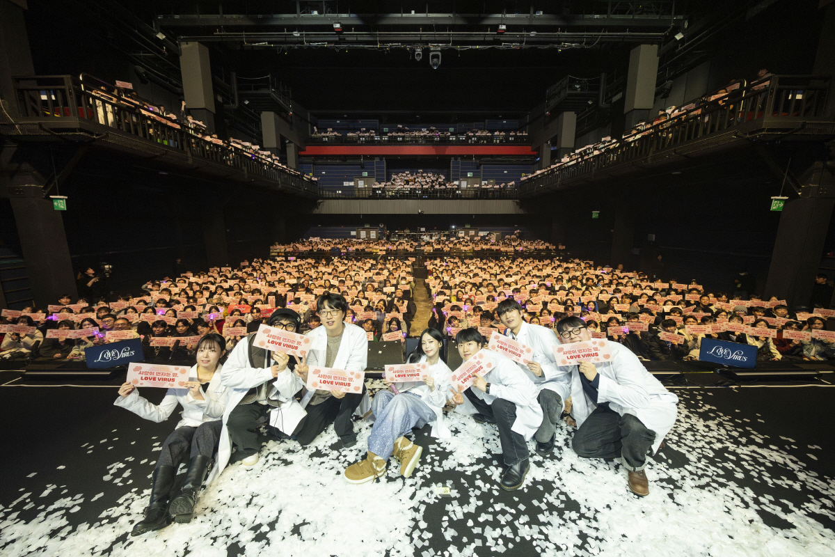 헤이즈, 2년 만의 연말 콘서트 성료…관객들 귀호강 제대로