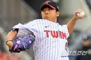 신인왕 놓친 11승 최고 히트상품. 그러나 내년 선발 안심할 수 없다? 외인급 아쿼, KS 선발승, 12승 투수가 대기중