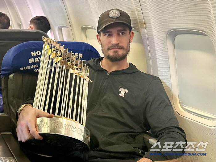 2023년 10승에 WS 4차전 승리투수였는데... 겨우 34세에 은퇴 발표라니