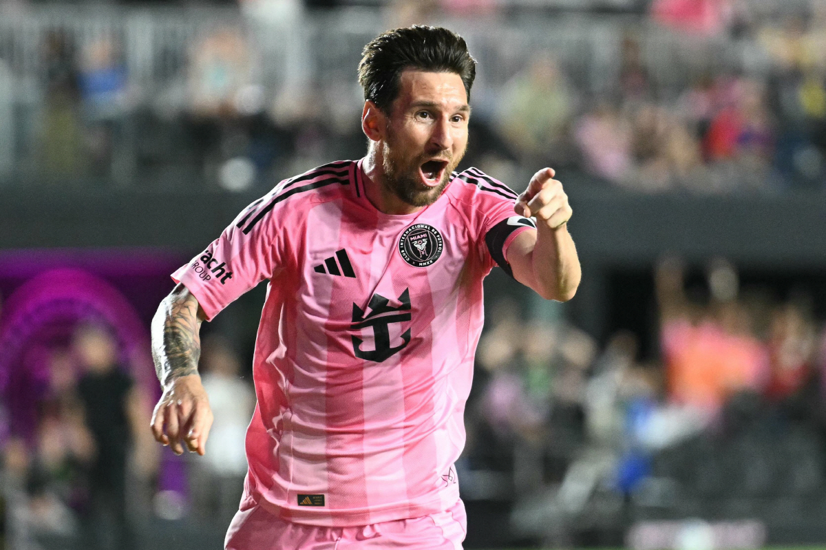 '나 메시랑 뛰고 싶다' 호날두 폭탄 계획, 사우디 떠나 인터 마이애미 …