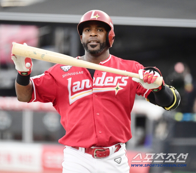 '이럴수가' 22억→15억, 1위 몸값 어떻게 확 깎았나…"다양한 가능성…