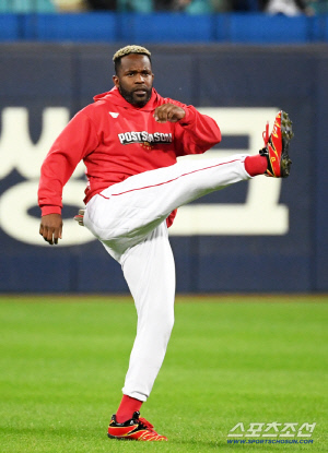 '장외 타격왕'의 연봉 충격 삭감! → 역대 최고 wRC  찍었는데.. 7억원 왜 포기했나