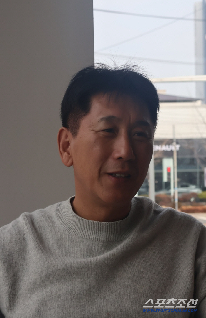 '영원한 포항맨' 박태하 감독의 진짜 행복, "극복, 성장, 함께 목표 달성이 나의 축구 철학"[인터뷰]