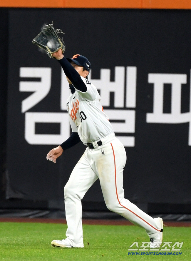 '충격' 트레이드? '대성공' 내부 발굴? 한화의 풀리지 않은 숙제…결국…