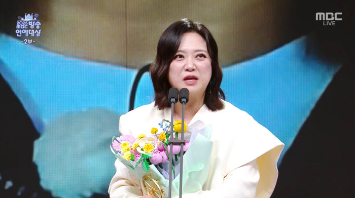 김숙, '홈즈'로 상 받고 박나래에 감사 인사