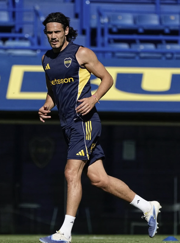 '오피셜'...인 줄 알았다! 모두를 속인 가짜 뉴스, '손흥민 엄지척!…