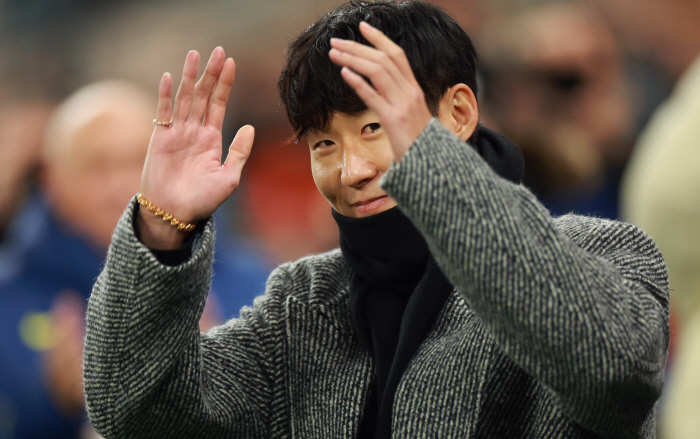 韓 축구 초비상! 손흥민 돌아와야 할 판, 슈퍼컴퓨터도 인정한 '강등 확률 99.84%' 황희찬, 한국 프리미어리거 멸종 못 막나