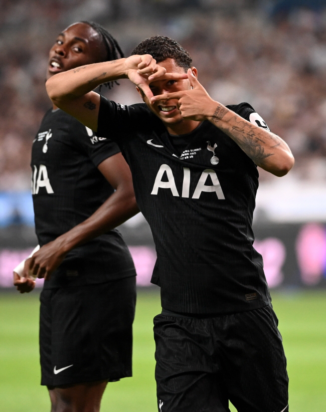 손흥민 꿈꿨던 '눈물 펑펑' 존슨, '탈토트넘' 인기 폭발…팰리스 이어 …