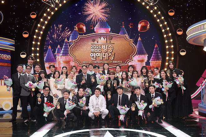 [종합] "통산 21번째 대상" 유재석, '저격' 이이경도 품었다…"너무…