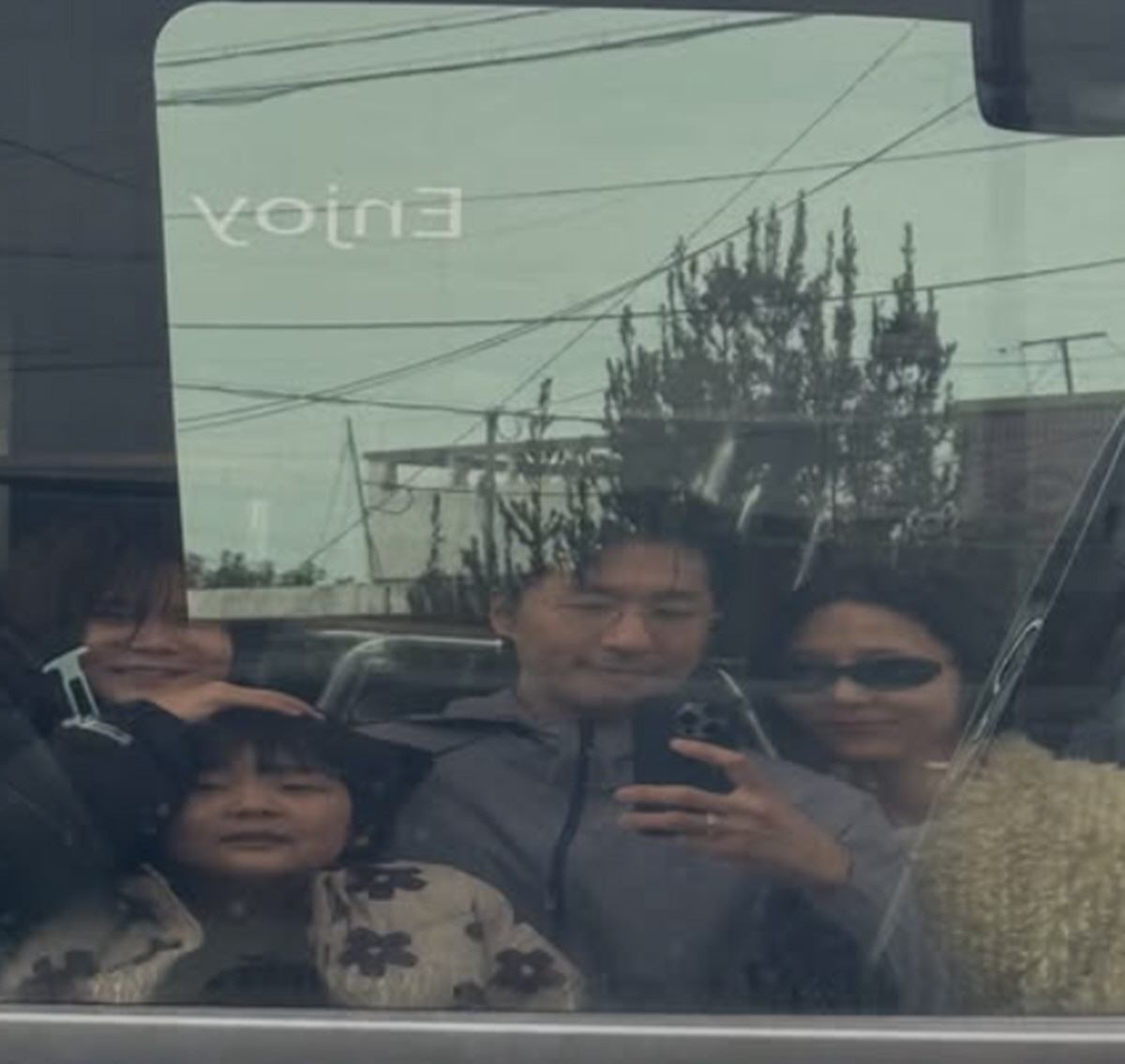 마이큐, 가족사진 공개로 화제..김나영 "세계 최고의 남편♥" 찐 사랑 …