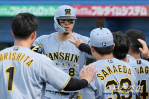 3루수-홈런왕은 모두 메이저리그로 가나, 연봉 인상보다 더 중요한 포스팅, 40홈런-102타점 MVP 나홀로 협상 내년으로 남겨[민창기의 일본야구]