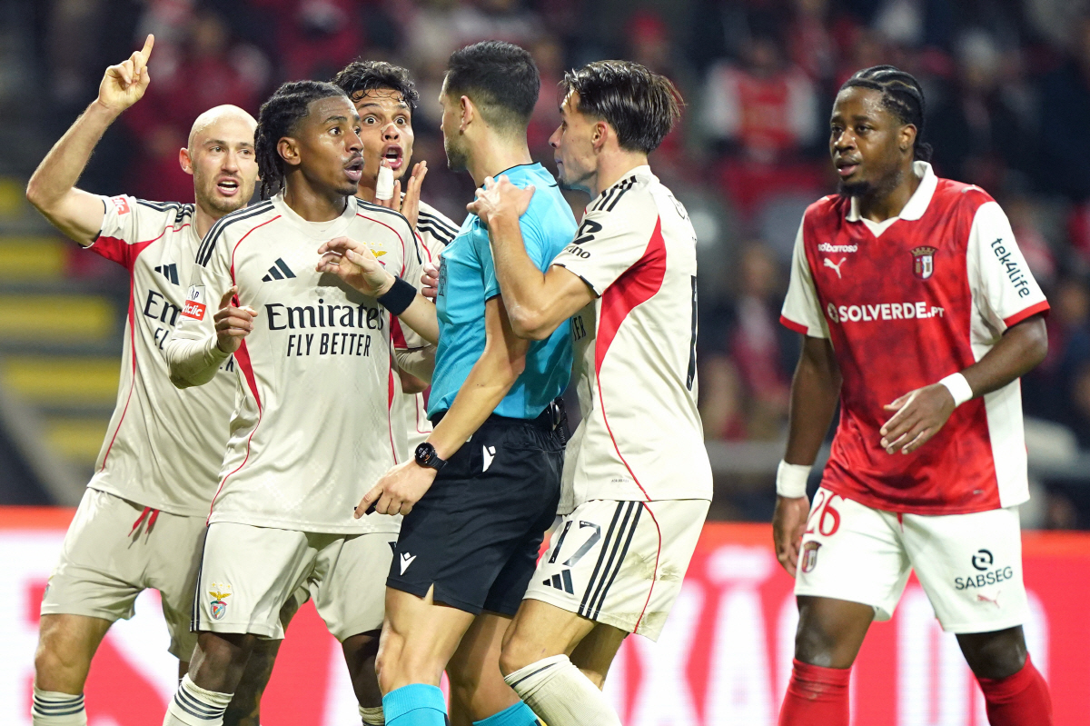 2-2 무승부 후 "우리가 3-2로 이겼다, 우리가 이겼어, 이겼다" 무…