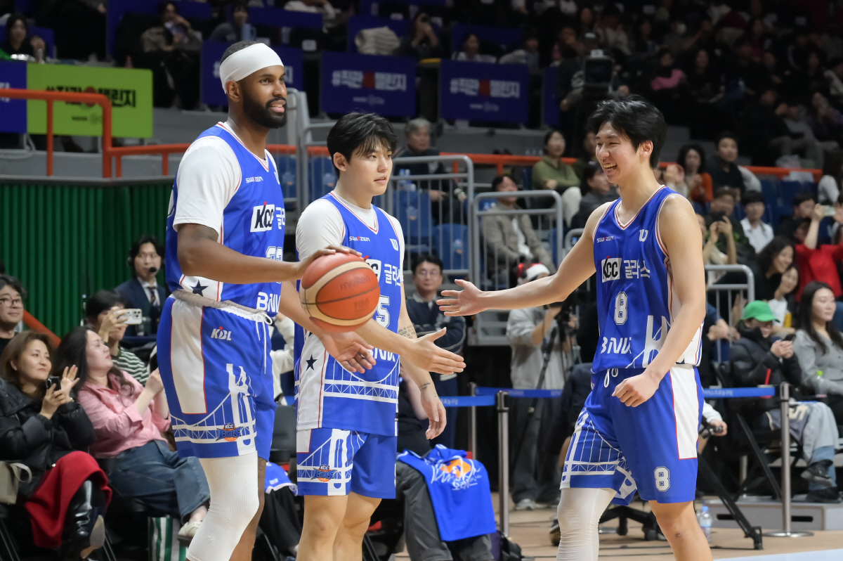 '평균 관중 1위' 부산 KCC 신바람 농구 비결…'농잘알' 전창진 감독…