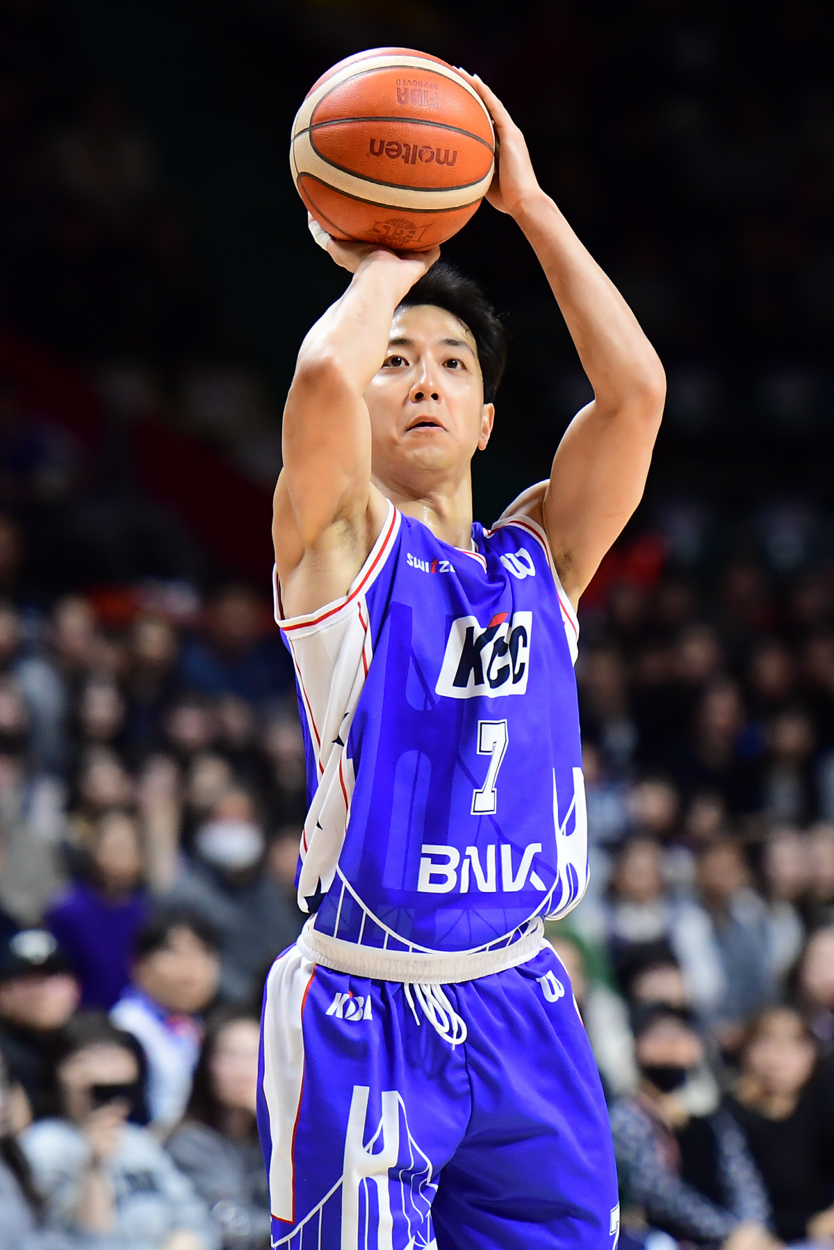 '평균 관중 1위' 부산 KCC 신바람 농구 비결…'농잘알' 전창진 감독…