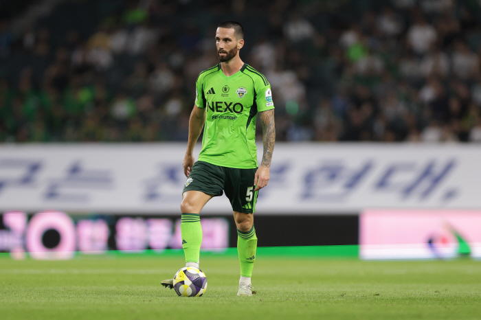 절반의 성공, 하지만 진짜 시험대 다가온다…감보아-츄마시 듀오 활약, 전북 '더블' 파워 지속성의 관건