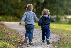 아이 '오리 엉덩이' 걸음, 자폐증·ADHD 신호?
