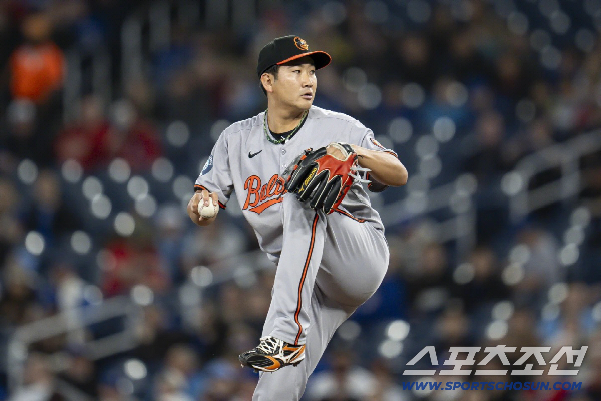 와 10승 투수 버린다고? 왜?…"마이너 계약 예상" 1선발 자존심 무너…