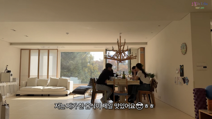 '검사♥' 한지혜, 집에서 오마카세라니...대게·잡채·곰탕 풀코스 "맛은…