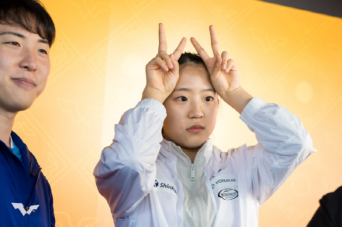 "기부X나눔은 나의 힘!" 만리장성 넘은 '탁구요정'신유빈"새해에도 목표…