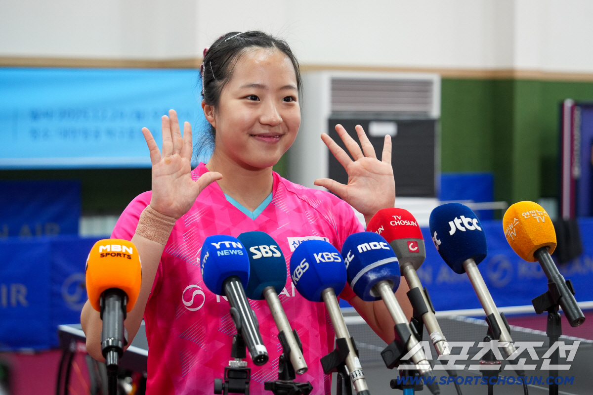 "기부X나눔은 나의 힘!" 만리장성 넘은 '탁구요정'신유빈"새해에도 목표…