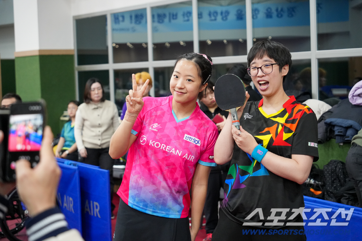 "기부X나눔은 나의 힘!" 만리장성 넘은 '탁구요정'신유빈"새해에도 목표…