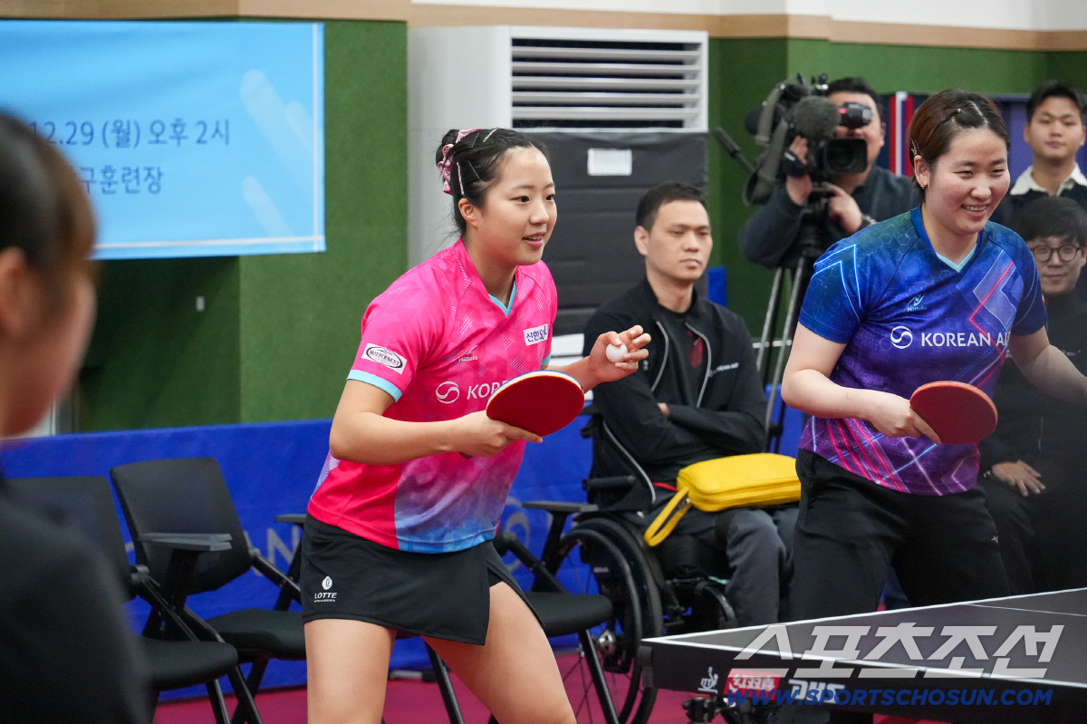 "기부X나눔은 나의 힘!" 만리장성 넘은 '탁구요정'신유빈"새해에도 목표…