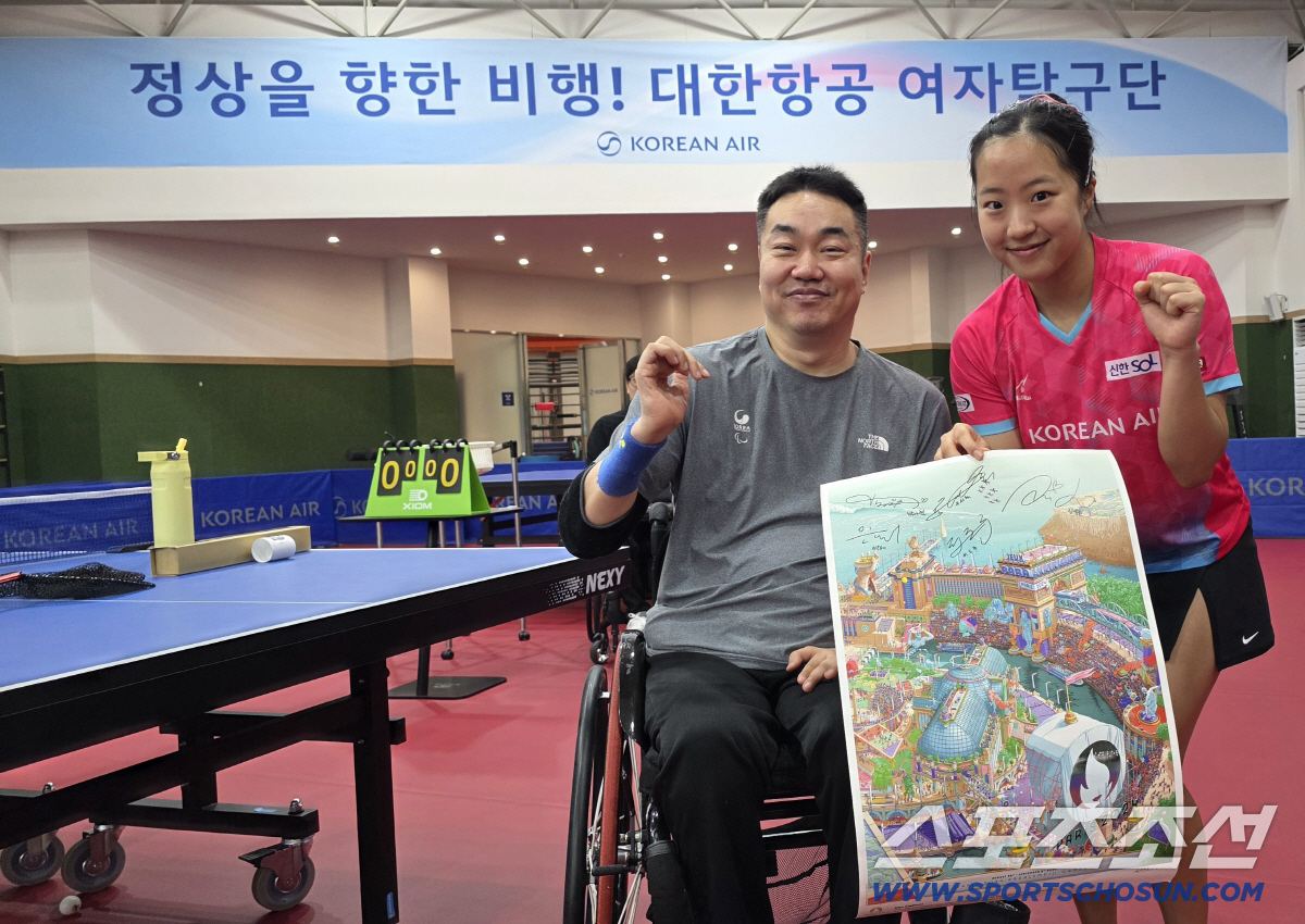 "기부X나눔은 나의 힘!" 만리장성 넘은 '탁구요정'신유빈"새해에도 목표…