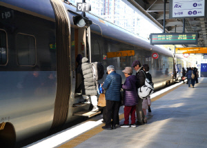 'KTX 시대 본격화' 교통 편의 확대 된 울진군…대게 시즌 벌써 기대