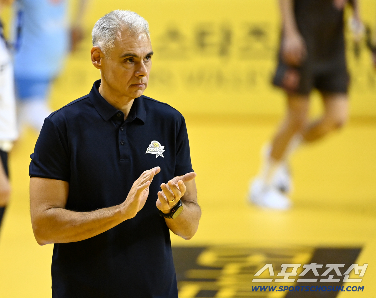 '경민불패' 기적의 사령탑과 결별 왜? 선수단 의견차 → 오해로 이어졌다…