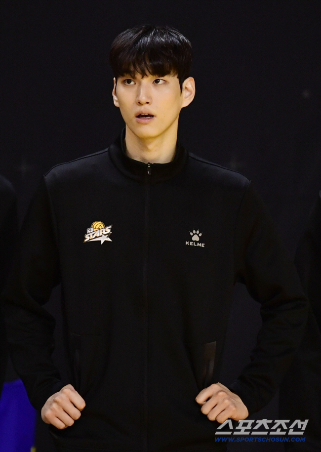 '경민불패' 기적의 사령탑과 결별 왜? 선수단 의견차 → 오해로 이어졌다…