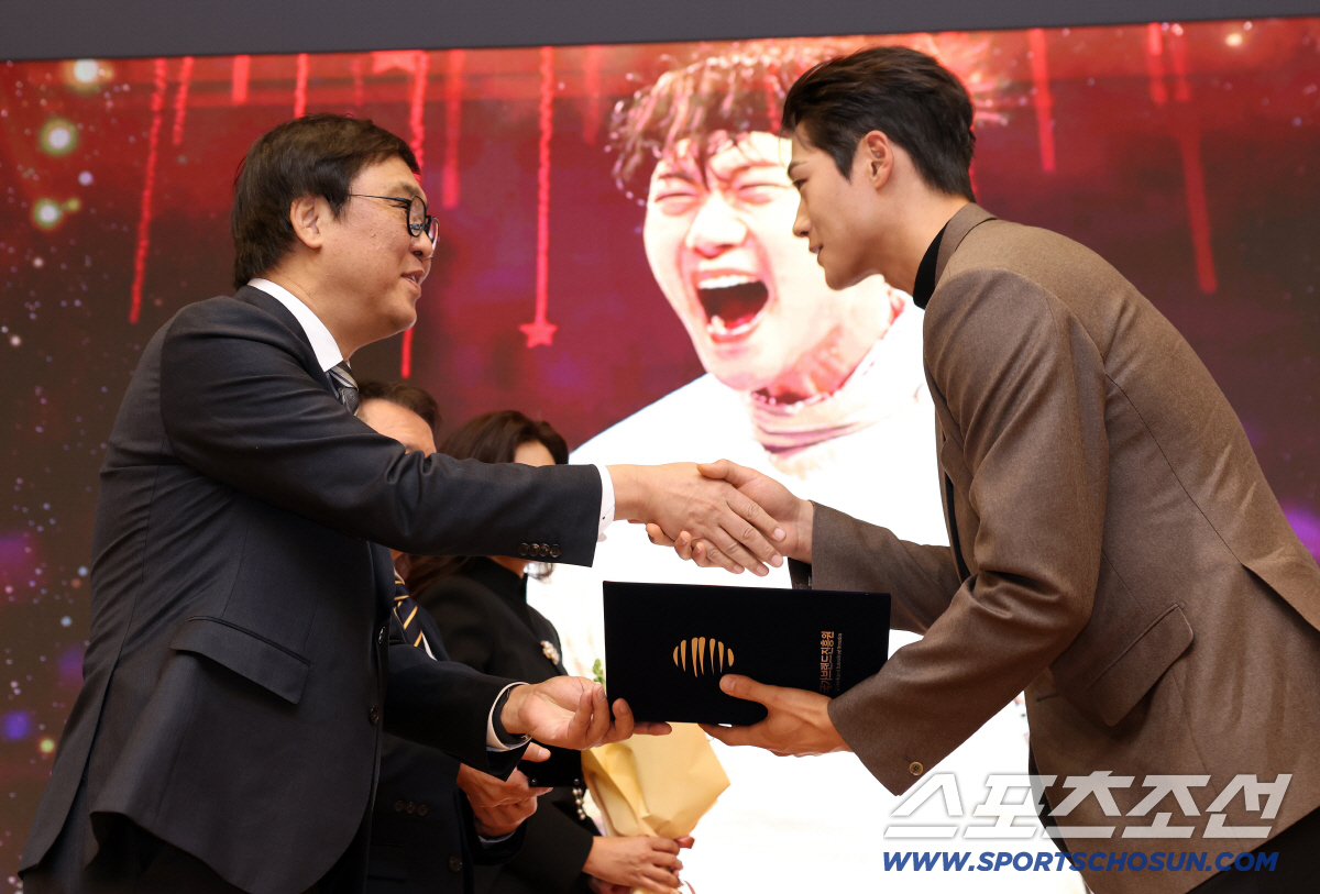 '압도적 사브르 황제'오상욱,국가브랜드대상 '글로벌 스포츠 챔피언십' 수…