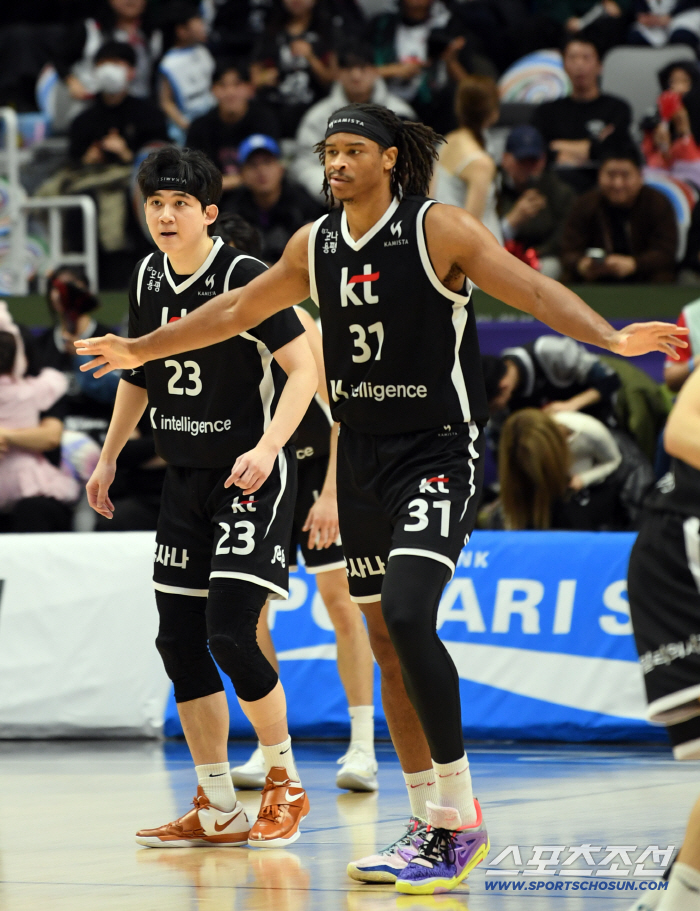 [현장리뷰]"원맨쇼!" '아이재아 힉스 39득점' 수원 KT, '5연패' 서울 삼성 111-86 제압