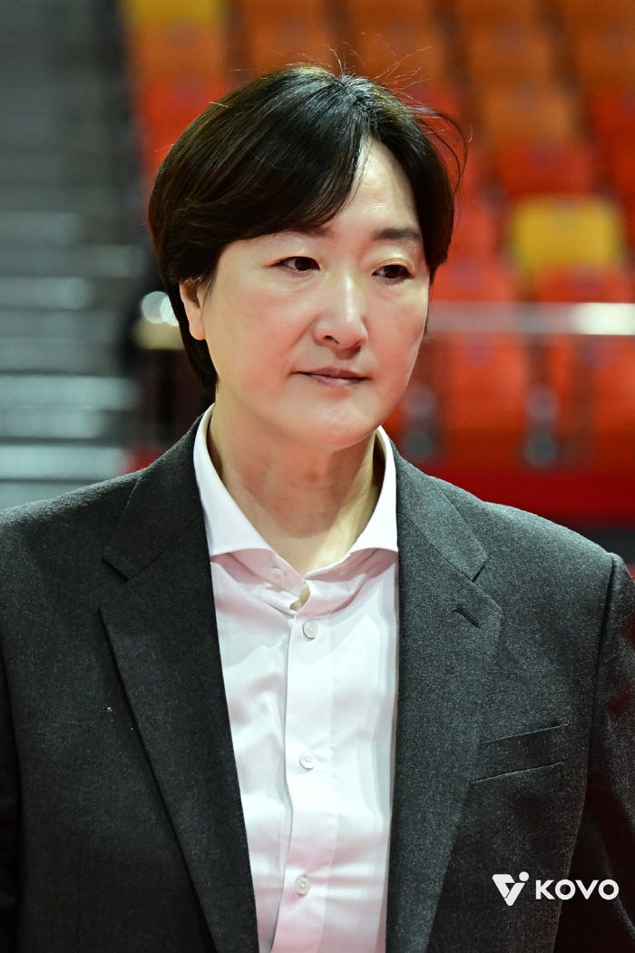 '얼마나 마음 고생 심했으면' 9연패 탈출 감독, 눈물 못참고 인터뷰실 떠났다