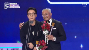 추성훈·탁재훈, 파격 베드신으로 '신스틸러상' 수상 